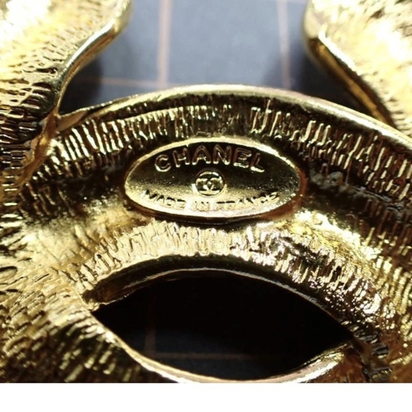 ✨ RARE Vintage CHANEL Quilted CC Logo Pendant Necklace ✨👜 Bold • 💯 Authentic - Picture 11 of 12